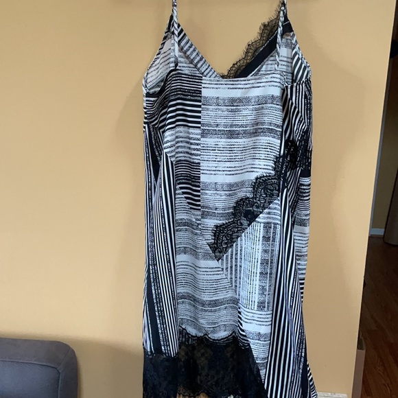GUESS Black & White with Lace Summer Dress Size M - Picture 5 of 8